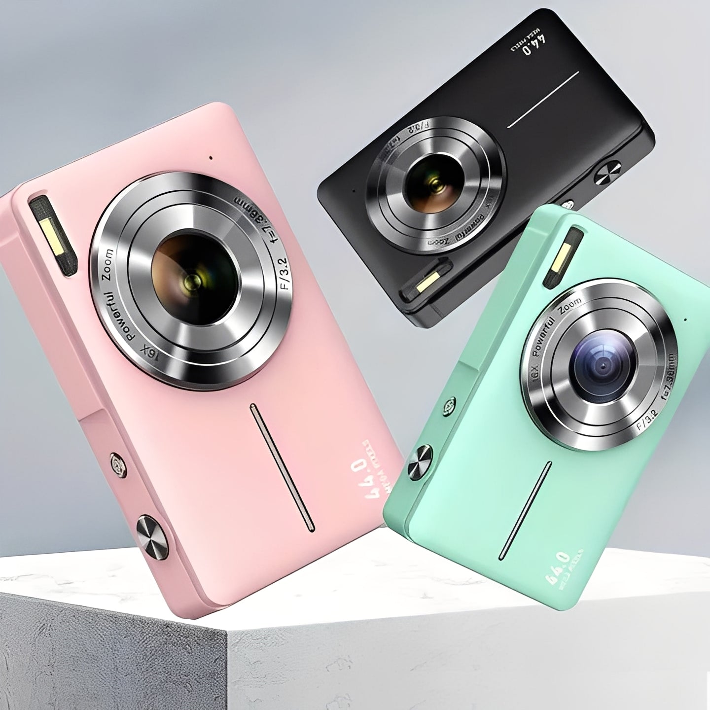 [Hometech] Portable Retro Inspired Digital Camera with Built-In Screen