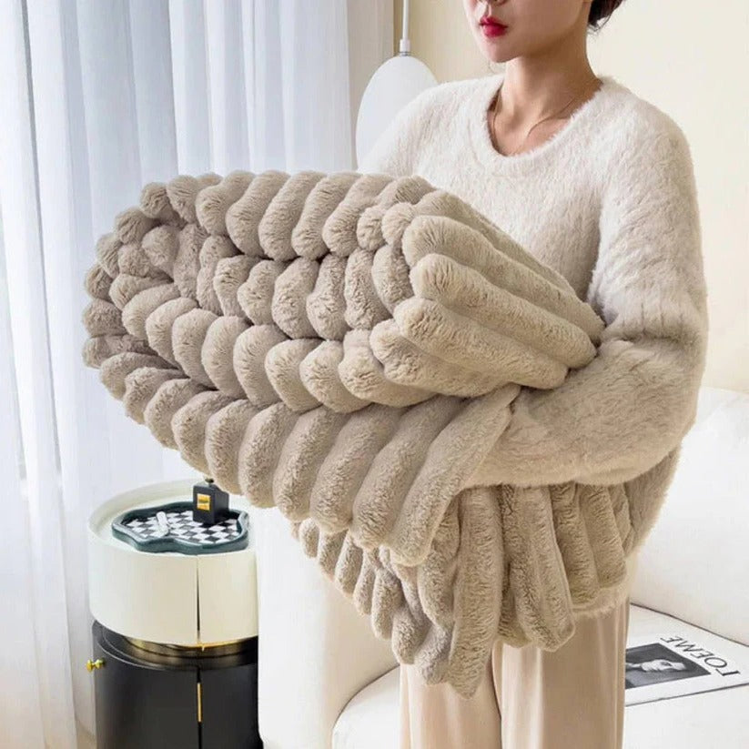 [Hometech] Faux Fur Throw Blanket for Couch and Bed with Plush Warmth